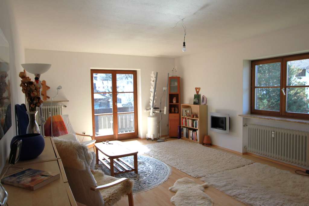 Immobilie in Bernau am Chiemsee - Lebenswerte, helle 3-Zi-Whg mit Bergblick, OG 1 - Bild 2