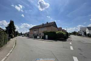 Vermietetes MFH in Schrobenhausen
1 Doppelhaushälfte, 1 Wohnung und 1 Gewerbeeinheit – Neuburg-Schrobenhausen (Kreis) – Vorschaubild 1