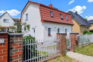 Kleines Haus in fantastischer Gegend! – Zwieseler Straße  73, 10318 Karlshorst, Berlin – Vorschaubild 1