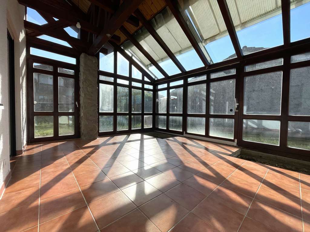 Immobilie in Winzer - Modernisiertes Einfamilienhaus mit Wintergarten und Einliegerwohnung – 270 m² Wohnfläche - Bild 2