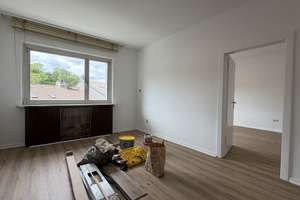 Renovierte 2,5-Zimmer-Wohnung mit Balkon in zentraler Lage zu vermieten – Hesselnberg 6, 42285 Barmen, Wuppertal – Vorschaubild 4