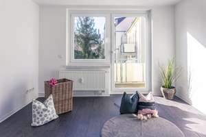 Hier blüht das Leben - 3-Raum-Wohnung in begrünter Wohnlage – Zschopauer Platz 13, 9126 Bernsdorf, Chemnitz – Vorschaubild 2