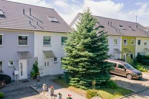 Mit Keller, ausgebautem Dach, Carport und Süd-Terrasse: Vermietetes Reihenendhaus in Rüdersdorf – Die vollständige Adresse der Immobilie erhältst du vom Anbieter., 15562 Rüdersdorf bei Berlin – Vorschaubild 2