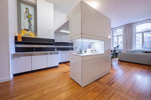 Optimal zum Wohnen und Arbeiten: Exklusive Hochparterrewohnung mit separater Einliegerwohnung