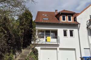 Gemütliches Reihenendhaus am Waldrand gelegen - mit Balkon, Terrasse, Garten und  2 Garagen – Die vollständige Adresse der Immobilie erhältst du vom Anbieter., 65520 Bad Camberg – Vorschaubild 1
