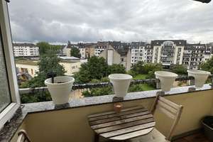 Helle 2 Zimmer Wohnung mit Balkon