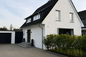  Einfamilienhaus mit Traumgarten, großer Terrasse & hochwertiger Ausstattung in Wevelinghoven – Oststraße 19, 41516 Grevenbroich – Vorschaubild 1
