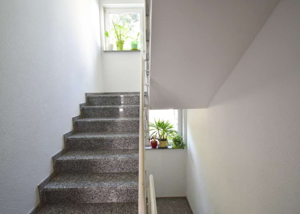 Immobilie in Sinzig - Nutzungsänderung in Wohnraum möglich - Erdgeschosswohnung in 7-Parteienhaus in Sinzig - Bild 1