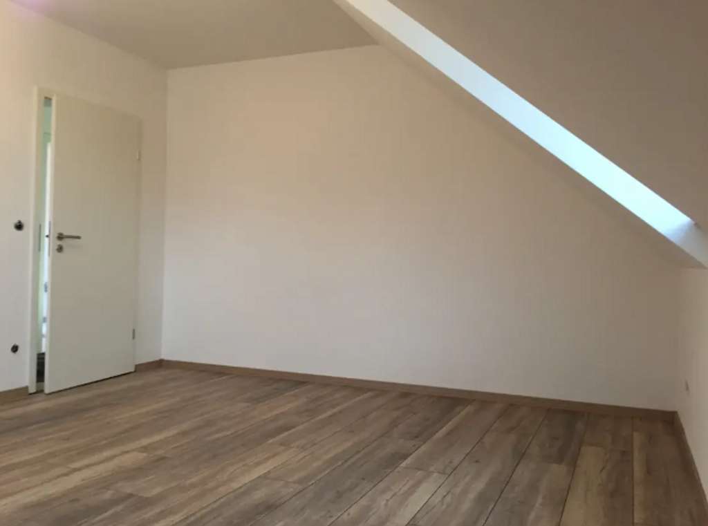 Immobilie in Bonstetten - Saniertes Zweifamilienhaus mit 3 Garagen & Terrassen – voll vermietet, attraktive Kapitalanlage - Bild 2