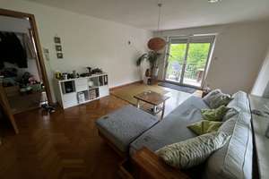 Charmante 3-Zi.-Wohnung mit Balkon in 6 Parteien Haus