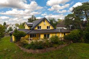 Exklusives Wohnhaus in der Waldsiedlung mit großzügigem Grundstück