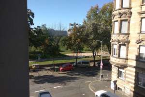 Neckarblick! Liebevoll sanierte Etagenwohnung mit tollem Neckarblick und zwei Balkonen!