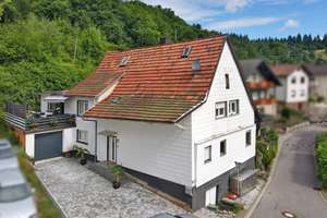 Willkommen in Gernsbach-Staufenberg – ein Zuhause mit Charakter und Raum für Ihre Ideen. – Die vollständige Adresse der Immobilie erhältst du vom Anbieter., 76593 Gernsbach – Vorschaubild 1