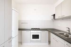 Bezugsfreie Wohnung in grüner Wohnlage von Steglitz: Perfekter Grundriss mit sonnigem Balkon! – Leonorenstraße 20, 12247 Lankwitz, Berlin – Vorschaubild 5