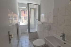 Renovierte 2 Zimmer in beliebter Lage, kompakter Schnitt, separate Küche, Tageslichtbad mit Dusche – Wollenweberstraße 8, 18055 Stadtmitte, Rostock – Vorschaubild 3