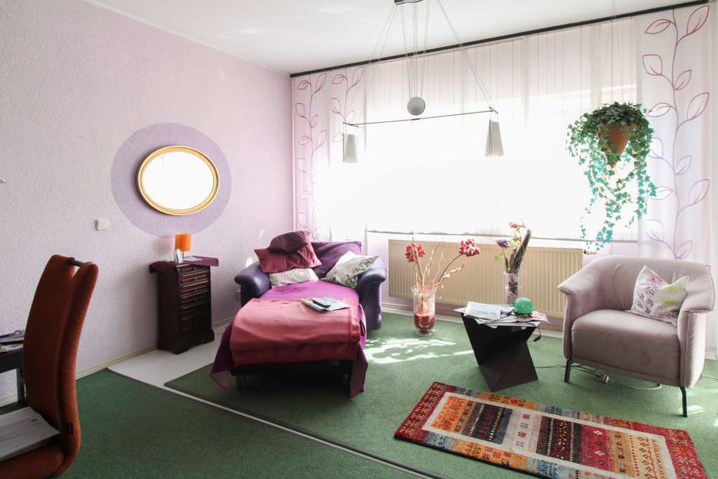 Immobilie in Uehlfeld - Gepflegte Doppelhaushälfte mit Garten, Terrasse und Garage in familienfreundlicher Lage! - Bild 1