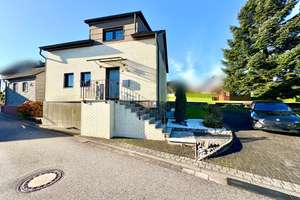 **Charmantes Einfamilienhaus in schöner Ortslage von Birken-Honigsessen** – Die vollständige Adresse der Immobilie erhältst du vom Anbieter., 57587 Birken-Honigsessen – Vorschaubild 2