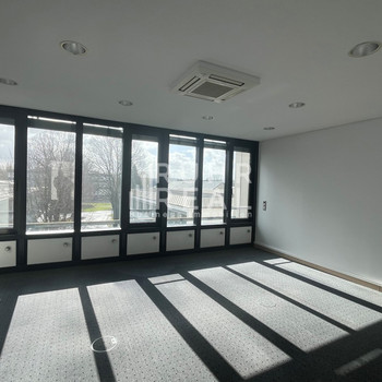 1000 m² | Top Autobahnanbindung | Viele Stellplätze