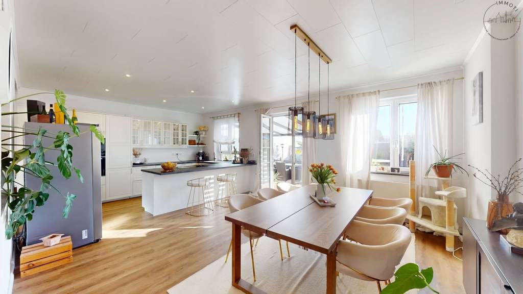 Immobilie in Kraichtal - Offen. Hell. Anders. – Sanierte EG-Wohnung mit außergewöhnlichem Wohnkonzept in Kraichtal-Menzingen - Bild 1