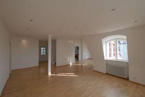 Über den Dächern von Stuttgart: Großzügige Dachgeschoss-Maisonette auf der Gänsheide – Die vollständige Adresse der Immobilie erhältst du vom Anbieter., 70184 Gänsheide, Stuttgart – Vorschaubild 2