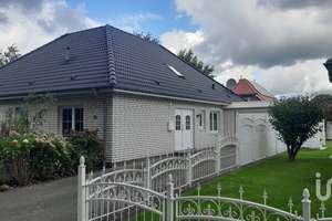 Ihr Traum in Weiß steht zum Einzug bereit!
 Bungalow zum ebenerdigem Wohnen! – Die vollständige Adresse der Immobilie erhältst du vom Anbieter., 26847 Detern – Vorschaubild 1