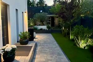von Privat: Exklusives Einfamilienhaus mit moderner Architektur – Die vollständige Adresse der Immobilie erhältst du vom Anbieter., 91085 Weisendorf – Vorschaubild 3