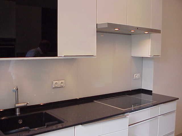 Traumhafte 4-Zimmer Altbauwohnung in bester Westendlage...V-E-R-M-I-E-T-E-T.. image 4