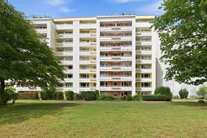 Attraktive 3-Zimmer mit Balkon und Tiefgarage – Verkauf mit lebenslangem Wohnrecht – Die vollständige Adresse der Immobilie erhältst du vom Anbieter., 80993 Alt-Moosach, München – Vorschaubild 2