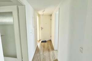 Helle 3-Zimmer-Dachgeschosswohnung in München-Allach mit Stellplatz und eigenem Gartenanteil – Franz-Töpsl-Weg 15, 80999 Untermenzing, München – Vorschaubild 9