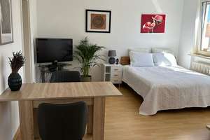 Lichtdurchflutete Einzimmerwohnung mit Dachterrasse, Einbauküche, Kellerabteil und Garage – Dietzfelbingerplatz 3, 81739 Altperlach, München – Vorschaubild 3