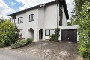 Traumhafte Villa in bevorzugter Ortsrandlage von Bischberg – Die vollständige Adresse der Immobilie erhältst du vom Anbieter., 96120 Bischberg – Vorschaubild 2