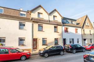 Köln-Dellbrück: 3-Familienhaus zur Kapitalanlage!
