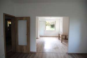 Großzügiges Mehrfamilienhaus mit 3 Wohneinheiten, PV-Anlage und traumhaftem Weitblick über Dresden – Die vollständige Adresse der Immobilie erhältst du vom Anbieter., 1187 Naußlitz, Dresden – Vorschaubild 1