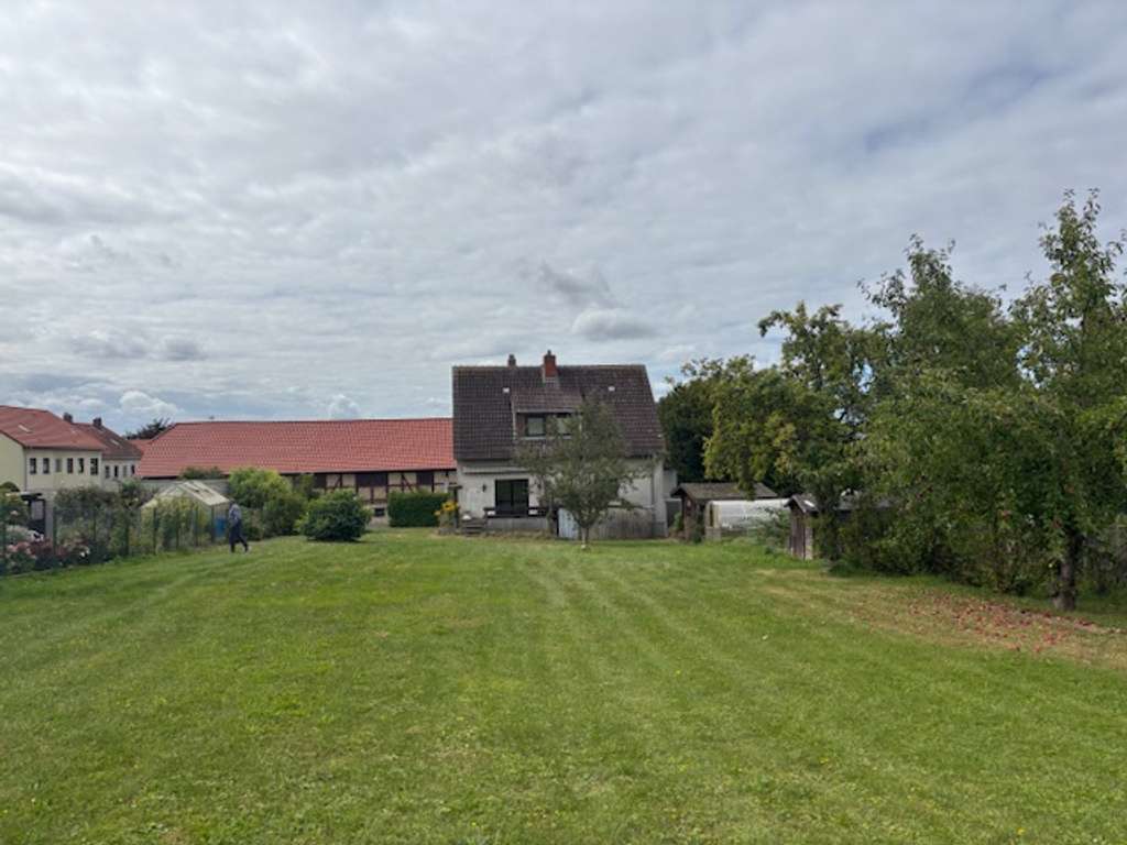 Immobilie in Cremlingen - Einfamilienhaus mit riesigem Grundstück in Hemkenrode/Cremlingen - Bild 3