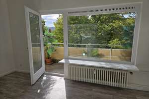 Sonnige, voll renovierte  1 Zimmer Wohnung + Balkon + Fahrstuhl + EBK