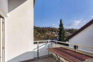 Die Tür geht auf, der Blick hinauf: 4-Zimmer mit Südbalkon und Weitsicht in Feuerbach! – Die vollständige Adresse der Immobilie erhältst du vom Anbieter., 70469 Feuerbacher Tal, Stuttgart – Vorschaubild 5
