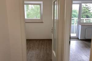 Renovierte 1 Zimmer Wohnung mit Balkon und Fahrstuhl, sofort anmietbar! – Brüder-Grimm-Ring 10, 23560 Moisling, Lübeck – Vorschaubild 3