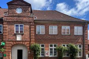 Ein Juwel der Eutiner Stadtgeschichte  – Die vollständige Adresse der Immobilie erhältst du vom Anbieter., 23701 Eutin – Vorschaubild 1