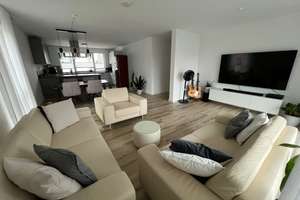 Exklusive 3-Zimmer-Etagenwohnung (111 m²) mit Küche, Balkon, Aufzug, Gartenparzelle & Carport