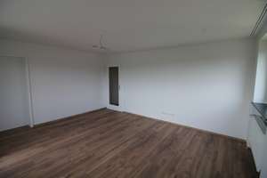 Ruhig wohnen in der Stadt
3-Zimmer-Wohnung mit Balkon und herrlichem Ausblick – auch ideal für Eige – Die vollständige Adresse der Immobilie erhältst du vom Anbieter., 94034 Grubweg, Passau – Vorschaubild 3