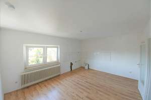 Schöne 2-Zimmerdachgeschosswohnung mit Gartenmitbenutzung zu vermieten! – Klauberger Straße 34, 42651 Solingen-Mitte, Solingen – Vorschaubild 2