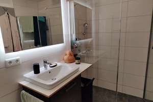 Stilvolle 2-Zimmer-EG-Wohnung mit Einbauküche 3-türigen Schiebetürenschrank, Terrasse und Garten – Kirchplatz 11a, 85051 Süd, Ingolstadt – Vorschaubild 15