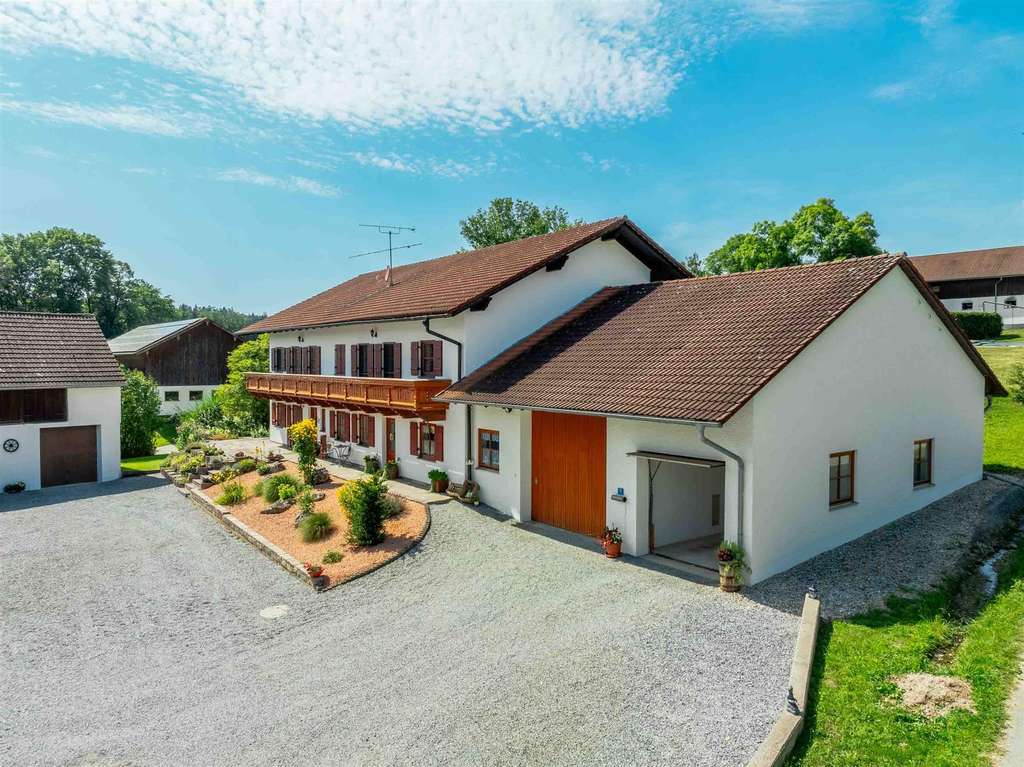 Immobilie in Dietersburg - Anwesen in Weilerlage
Toller Bauzustand mit vielen Gestaltungsmöglichkeiten - Bild 1