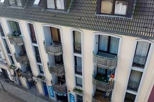 Entwicklungspotenzial 📉 Attraktives Wohn- und Geschäftshaus mit Balkone 14 TG-Stellplätze! – Die vollständige Adresse der Immobilie erhältst du vom Anbieter., 47798 Stadtmitte, Krefeld – Vorschaubild 1