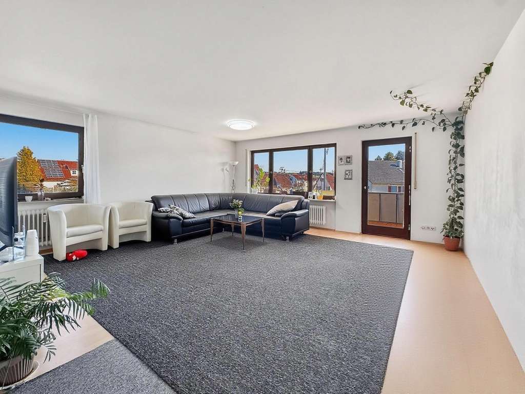 Immobilie in Bergatreute - 4,5-Zimmer-Wohnung mit 2 sonnigen Balkonen & Einzelgarage - Bild 0