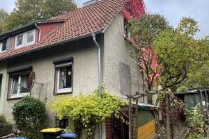RESERVIERT: Renovierungsbedürftige DHH in Freden – Die vollständige Adresse der Immobilie erhältst du vom Anbieter., 31084 Freden (Leine) – Vorschaubild 1