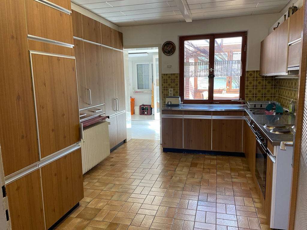 Immobilie in Hessigheim - Ein Haus voller Möglichkeiten mit Wintergarten, Garage und Garten, in ruhiger Ortslage - Bild 6