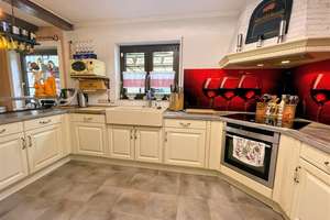Traumhaftes 2-Fam.-Haus in HN-Biberach mit großer Einliegerwohnung, Garten und Parkmöglichkeiten  – 74078 Biberach, Heilbronn – Vorschaubild 4