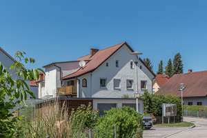 PROVISIONSFREI* – Ehemaliges Schulhaus von 1895 in Weihmichl-Unterneuhausen mit Doppelgarage