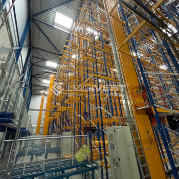 Hochregal / 12.400 Palettenstellplätze / Rampen